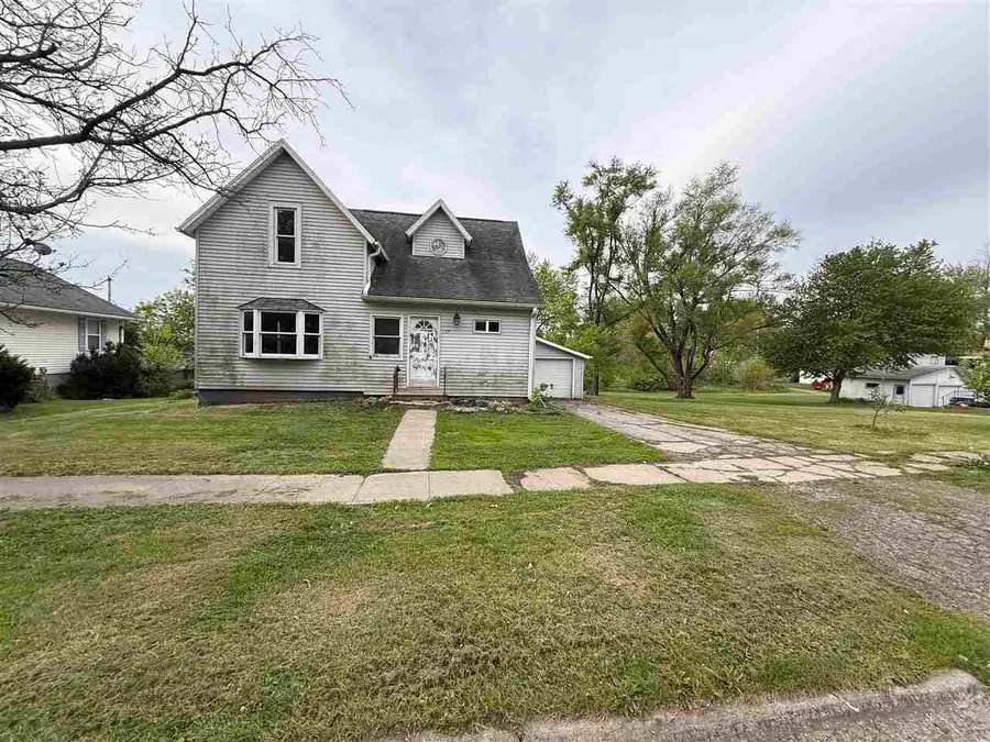 127 W Clark St, North English, IA 52316 - #2