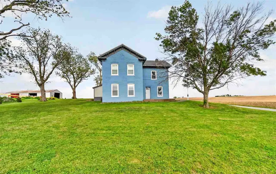 1463 Birkett Ave, West Liberty, IA 52776 - #2