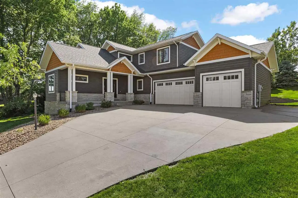 2856 Ash St, Coralville, IA 52241 - #1