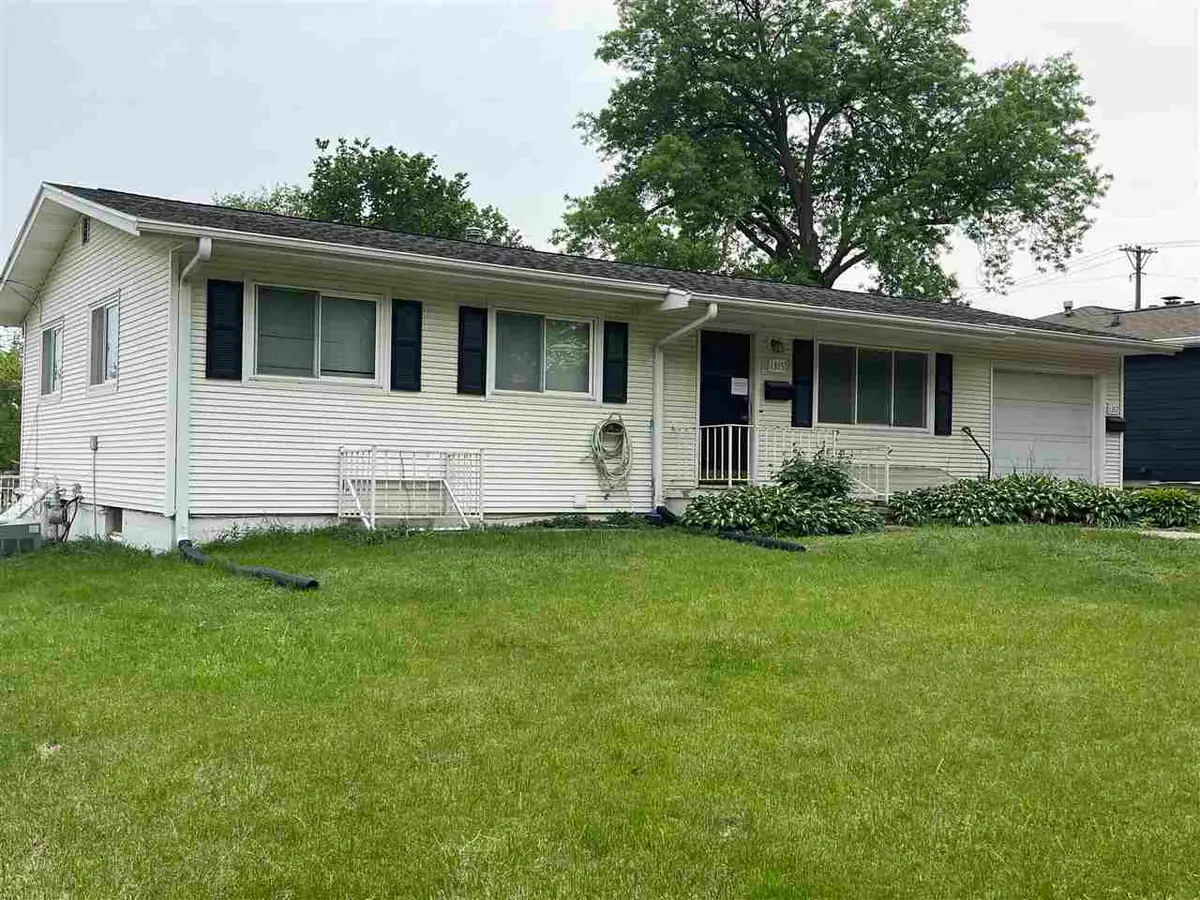 1315 Oakcrest St, Iowa City, IA 52246 - #1