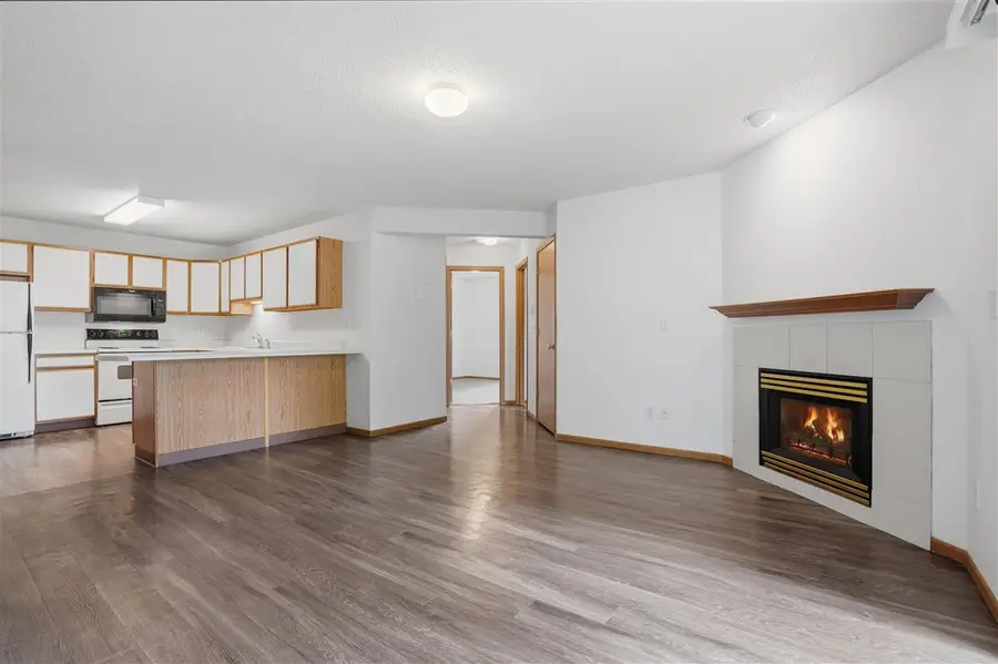 143 S Scott Blvd, Iowa City, IA 52246 - #2