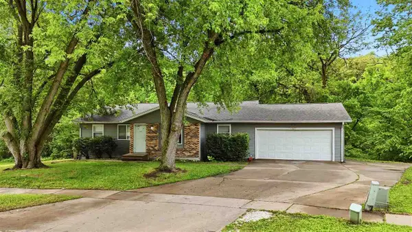 1467 Valley View Dr., Coralville, IA 52241