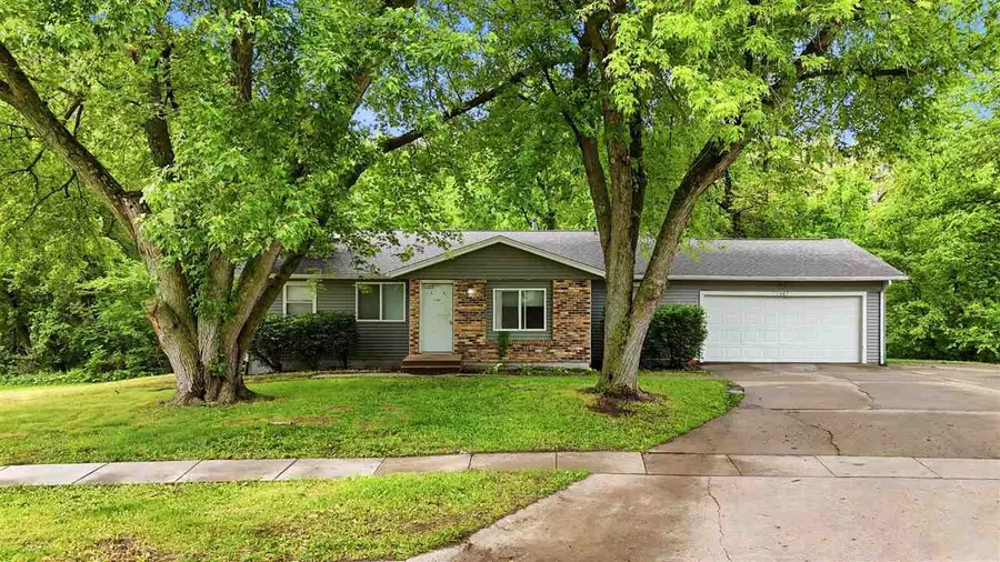1467 Valley View Dr., Coralville, IA 52241 - #2