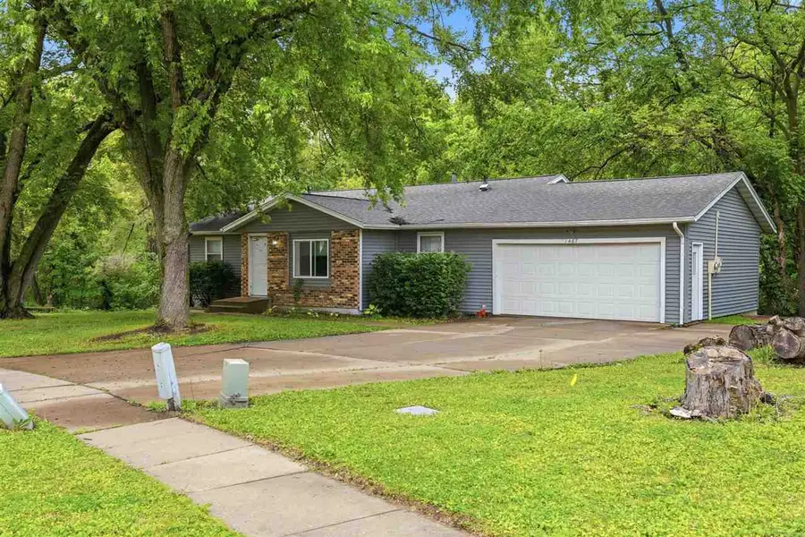 1467 Valley View Dr., Coralville, IA 52241 - #3
