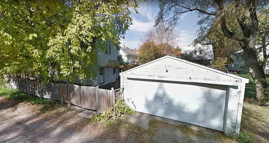 320 N Dodge St, Iowa City, IA 52240 - #2