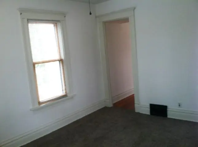 320 N Dodge St, Iowa City, IA 52240 - #3