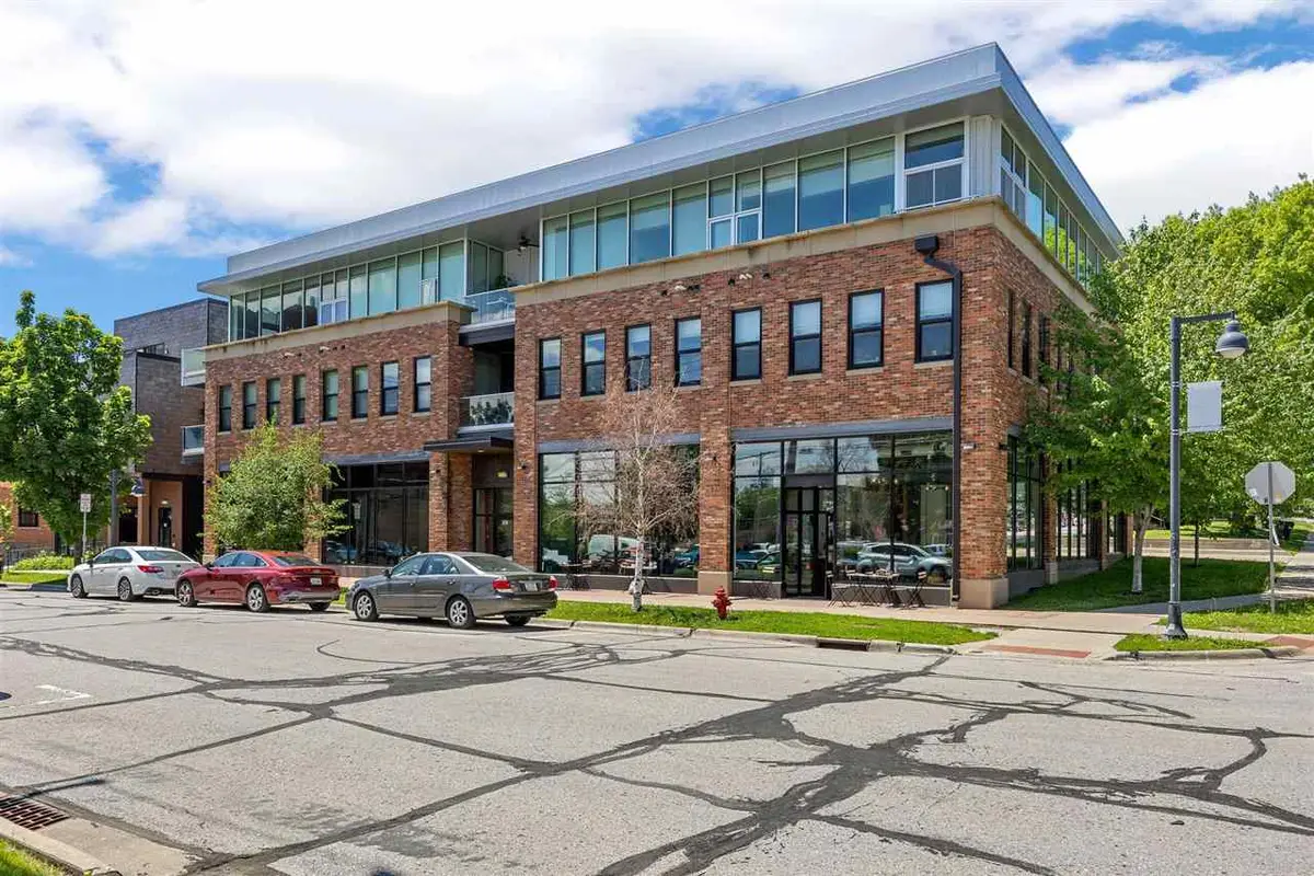 243 N Linn St, Iowa City, IA 52245 - #1