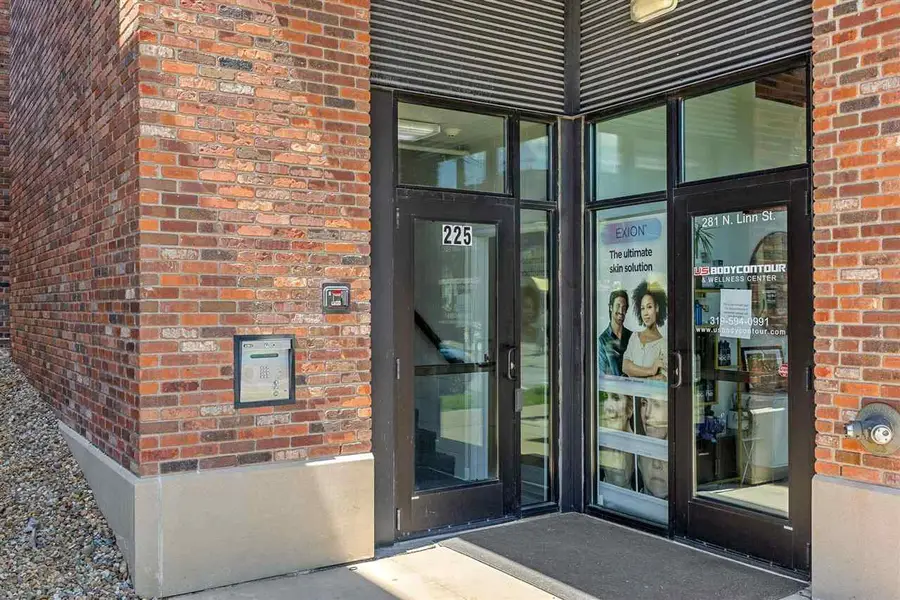 243 N Linn St, Iowa City, IA 52245 - #2