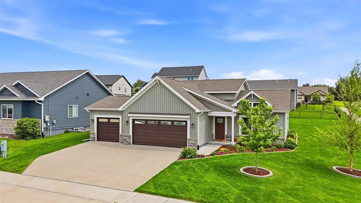 195 Sedona St, Iowa City, IA 52246 - #1