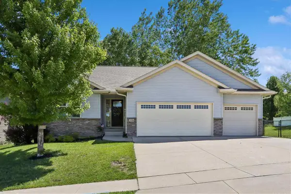 1936 Mackinaw Dr, Iowa City, IA 52245