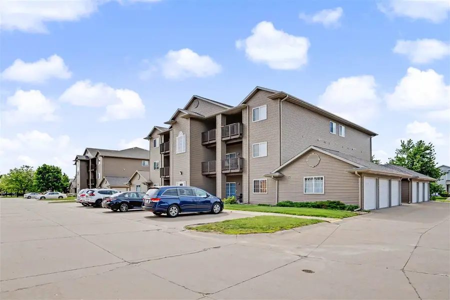 515 Penn Ct, North Liberty, IA 52317 - #2