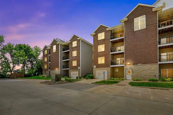 1092 Walnut Ave, Riverside, IA 52327
