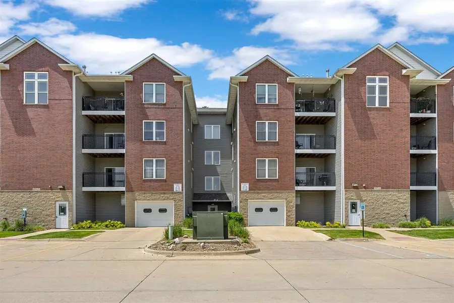 1092 Walnut Ave, Riverside, IA 52327 - #2