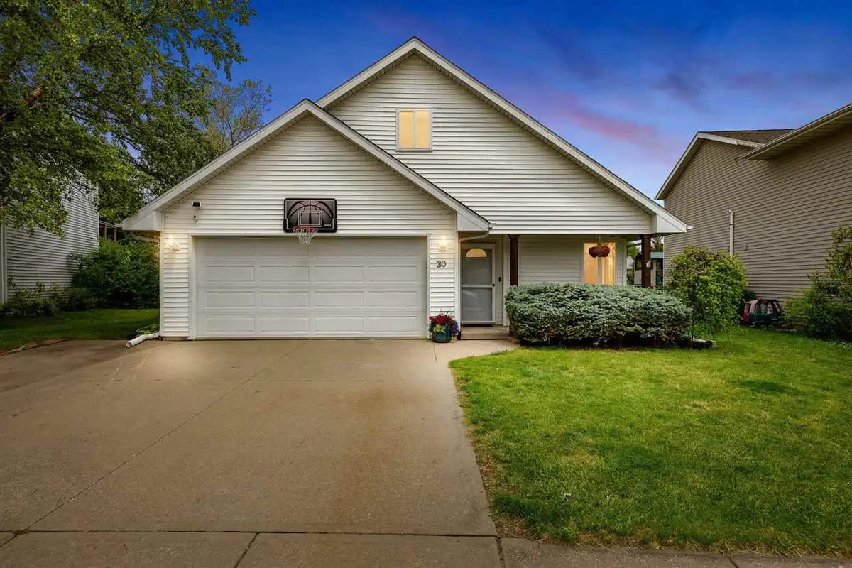 30 Augusta Crt, North Liberty, IA 52317 - #1