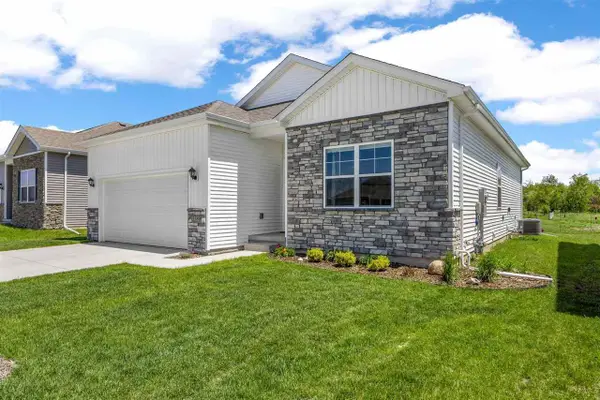 3389 Dreusicke Dr, Coralville, IA 52241