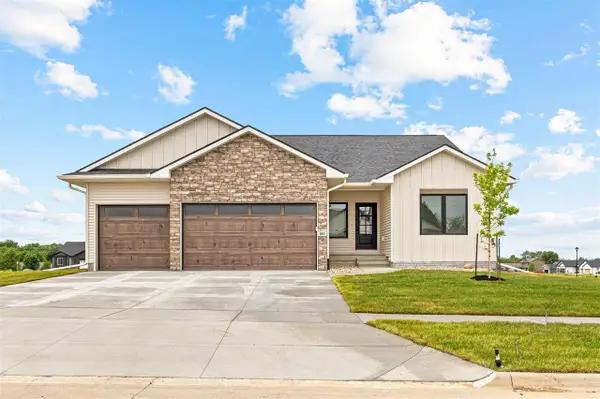 801 Crestview Dr, Solon, IA 52333