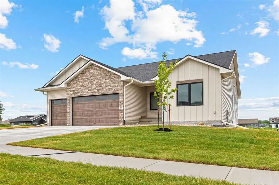 801 Crestview Dr, Solon, IA 52333 - #2