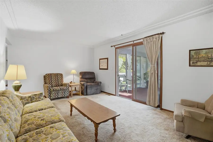 2613 Hillside Dr, Iowa City, IA 52245 - #2