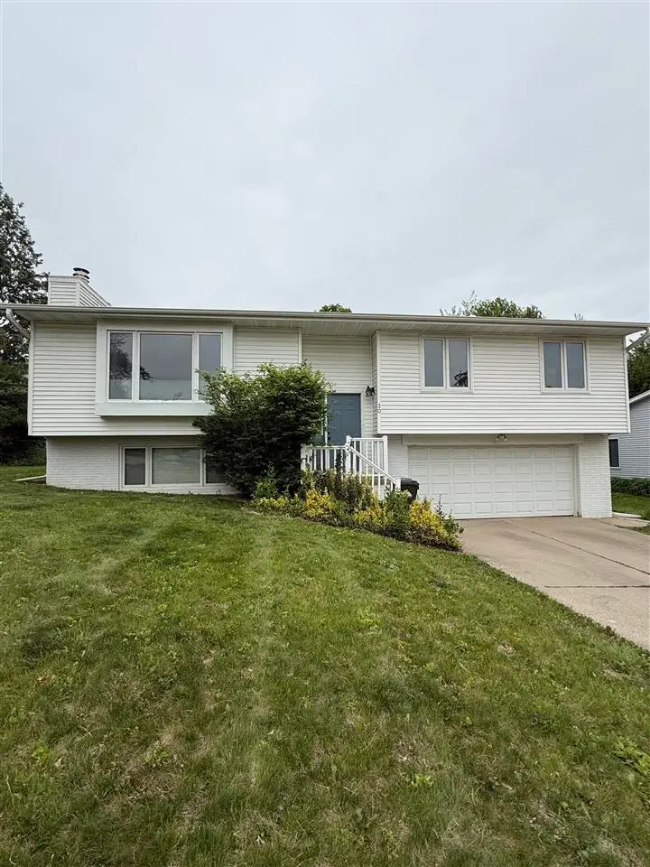 30 Denbigh Drive, Iowa City, IA 52246 - #1