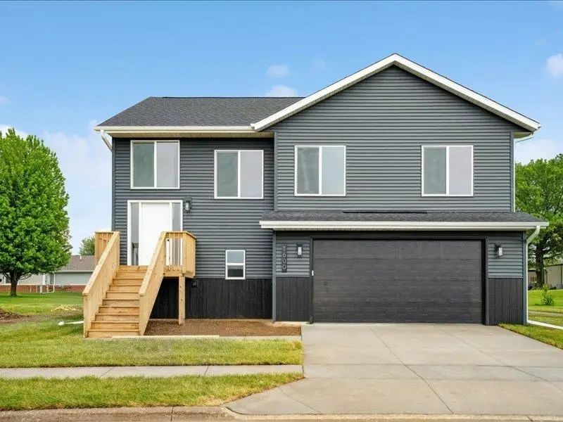 1420 Duncan Drive, Muscatine, IA 52761 - #1