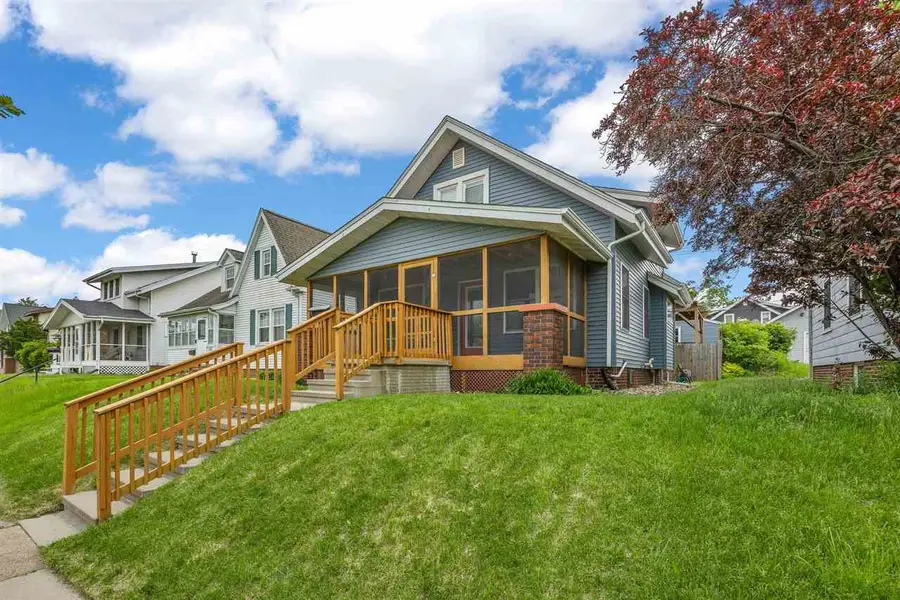 2004 C St SW, Cedar Rapids, IA 52404 - #2
