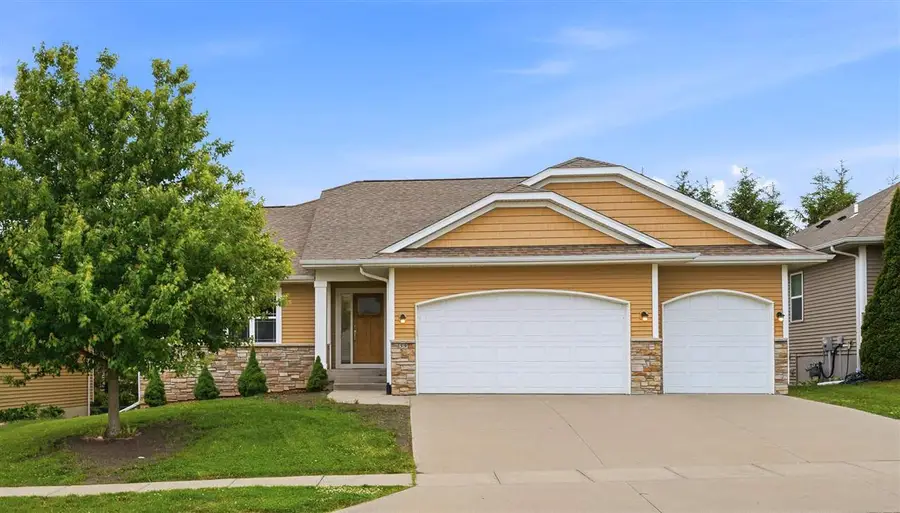 59 Whitechapel Dr, Iowa City, IA 52245 - #2