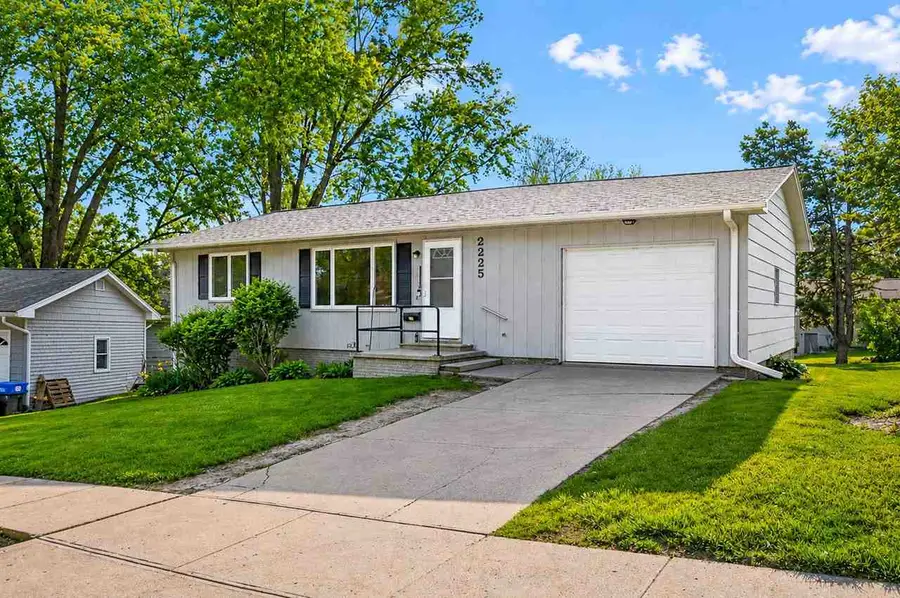 2225 Bancroft Dr, Iowa City, IA 52240 - #2