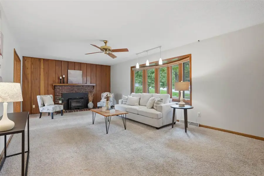 305 Woodridge Ave, Iowa City, IA 52245 - #2
