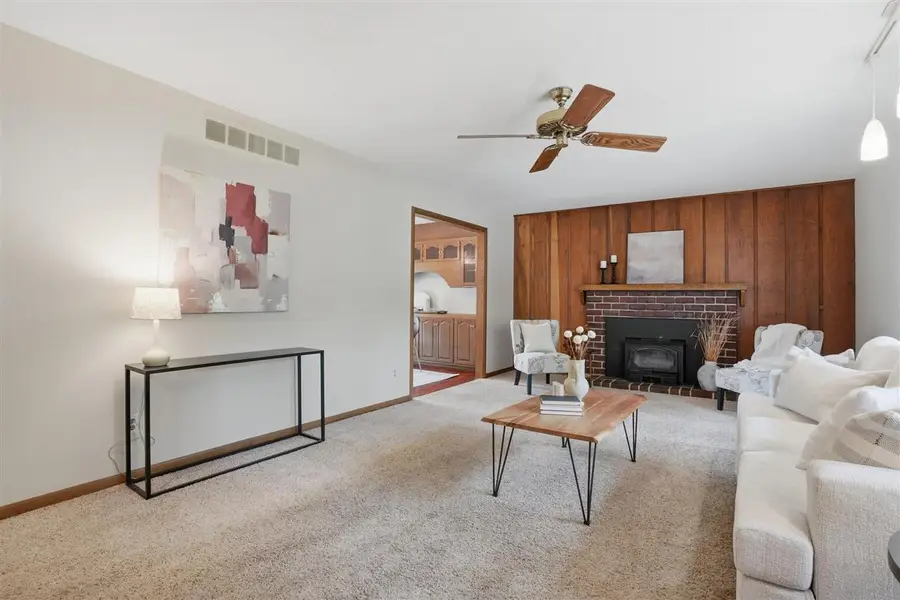 305 Woodridge Ave, Iowa City, IA 52245 - #3
