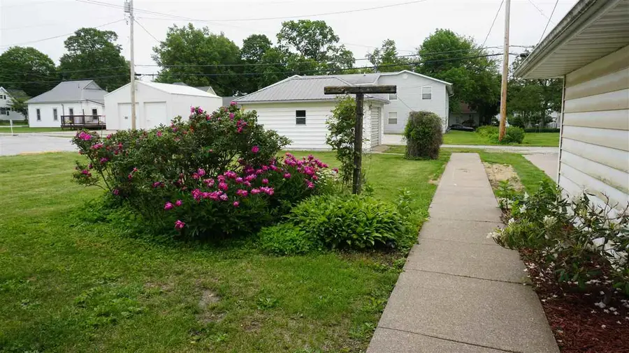 306 S Devoe St, Lone Tree, IA 52755 - #2