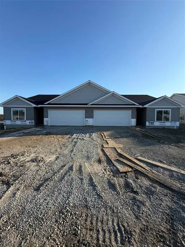934 Eisenhower Blvd, North Liberty, IA 52317