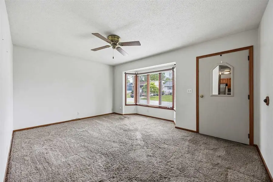 6715 Inwood Ln, Cedar Rapids, IA 52402 - #3
