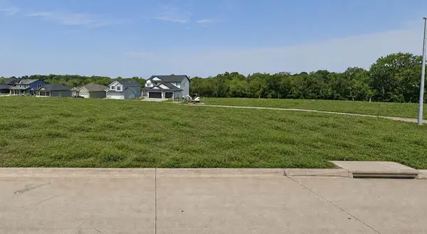 3954 Winnsboro Dr, Iowa City, IA 52245
