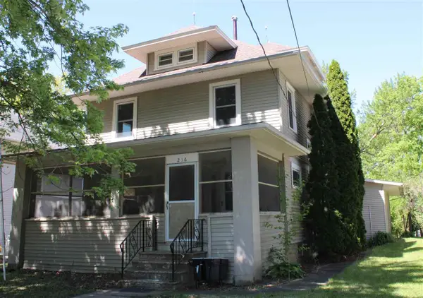 216 S College St, North English, IA 52316