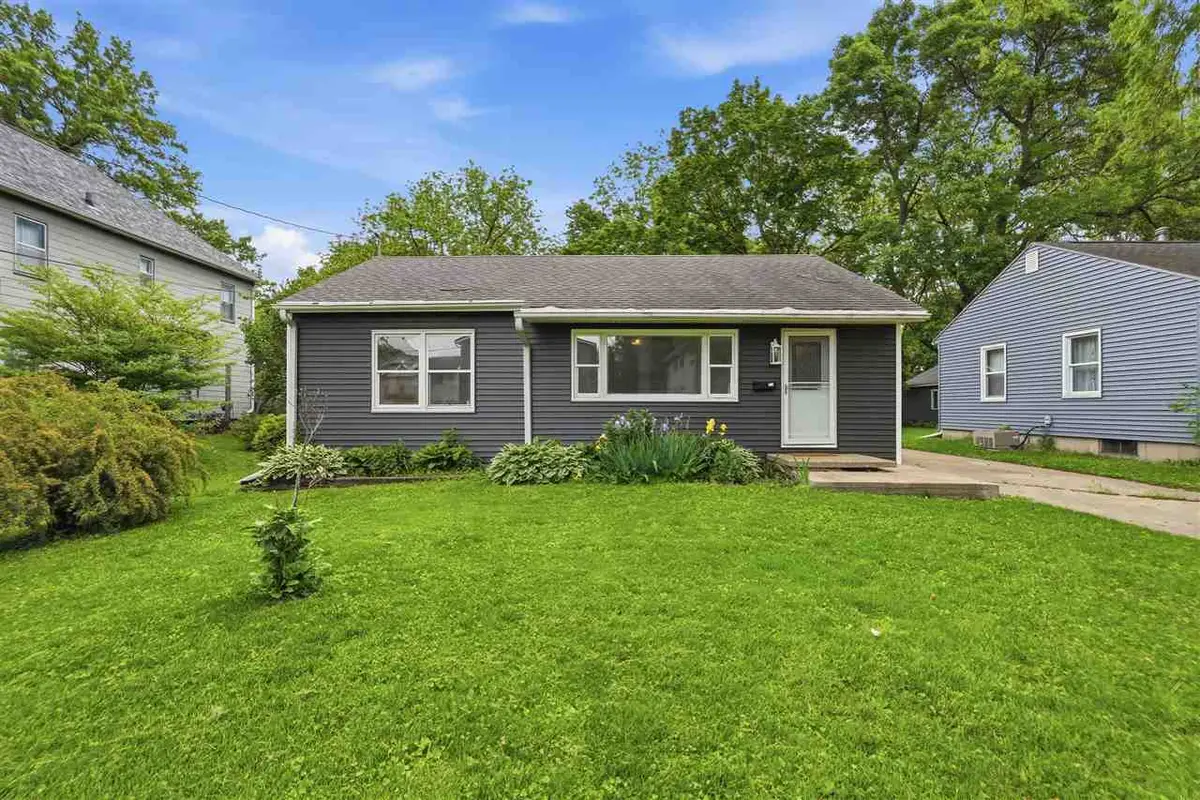 654 S Lucas St, Iowa City, IA 52240 - #1