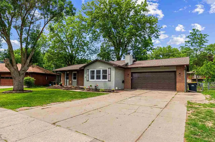 24 Gleason Dr, Iowa City, IA 52240 - #2