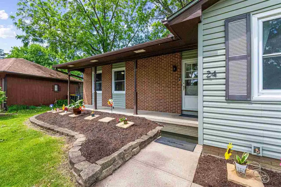 24 Gleason Dr, Iowa City, IA 52240 - #3