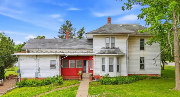 202 N West St., Sigourney, IA 52591