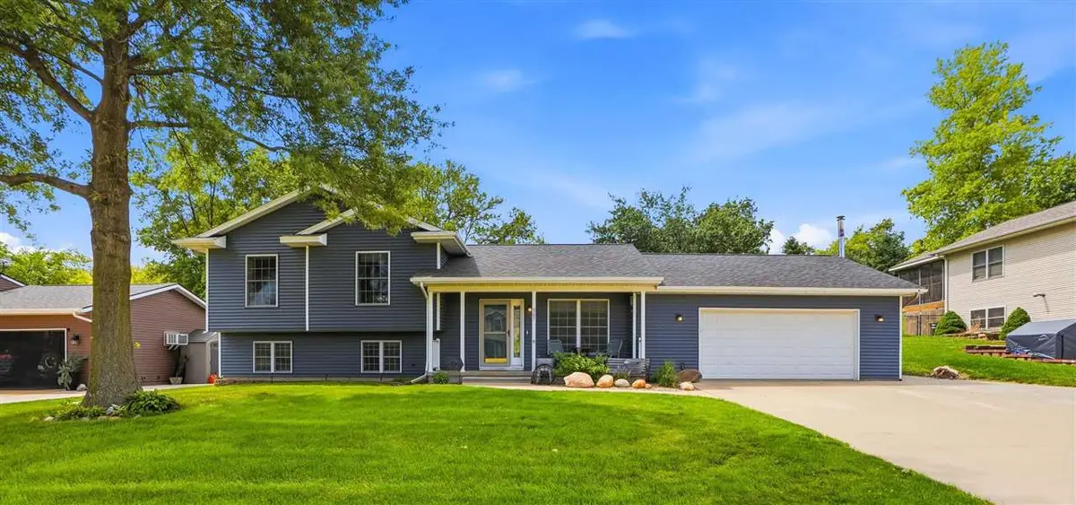 307 W Goldfinch Dr, Tiffin, IA 52340 - #1