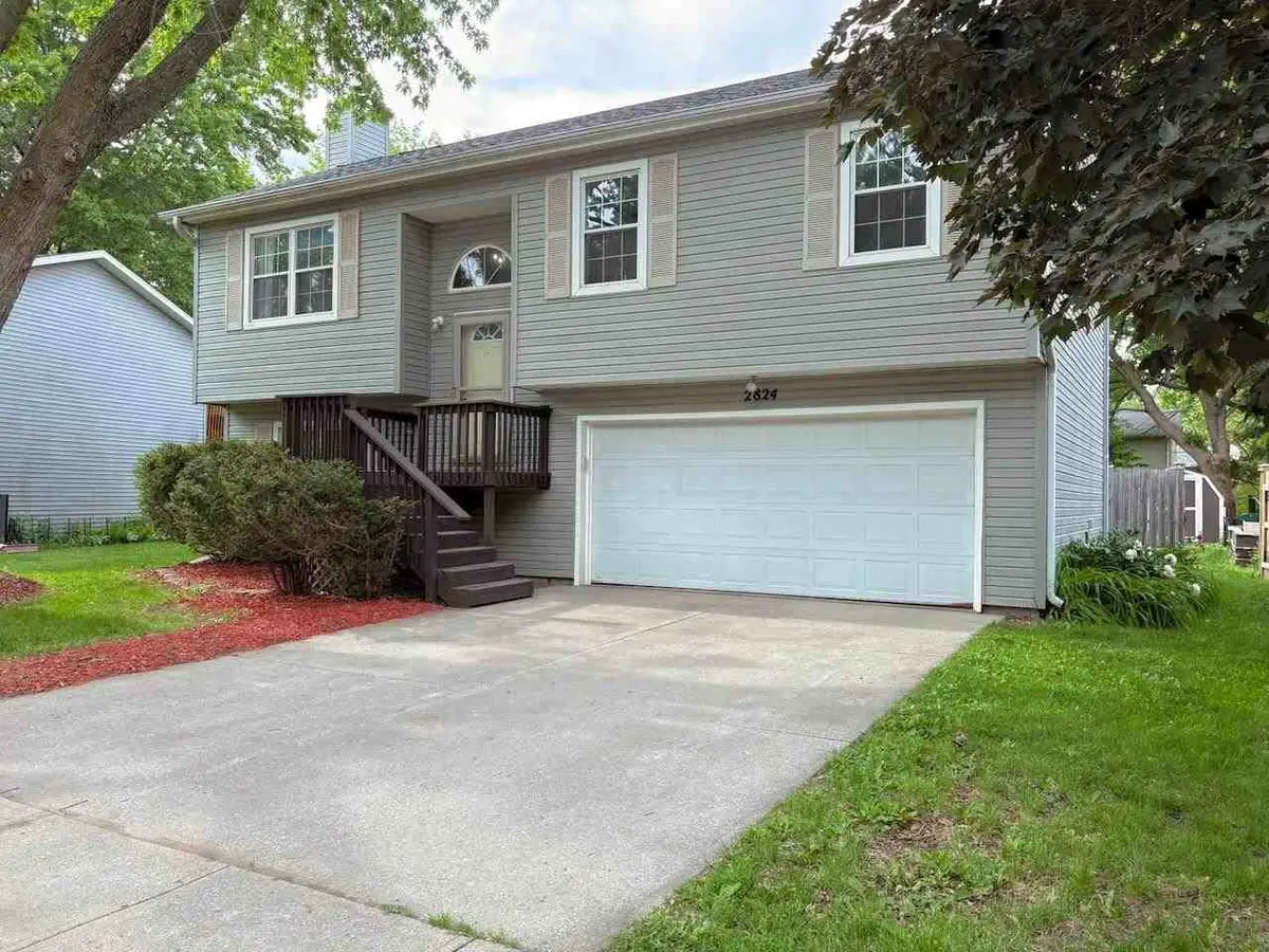2824 Sterling Dr, Iowa City, IA 52240 - #1