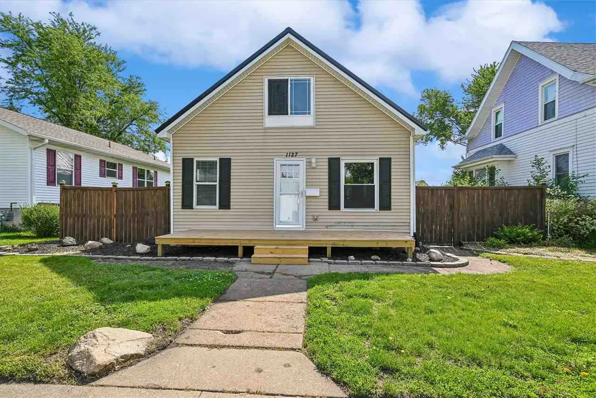 1127 NW 10th Street, Cedar Rapids, IA 52405 - #1