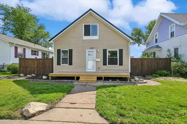 1127 NW 10th Street, Cedar Rapids, IA 52405