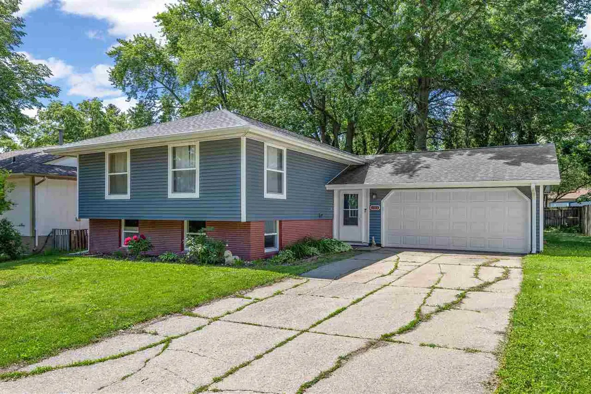 3365 Tulane Ave, Iowa City, IA 52245 - #1
