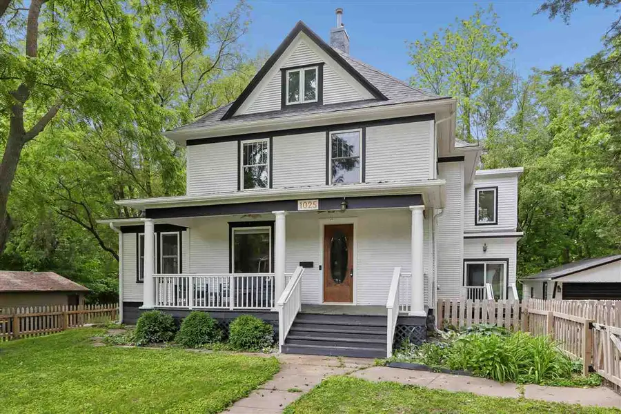 1025 N Summit St, Iowa City, IA 52245 - #2
