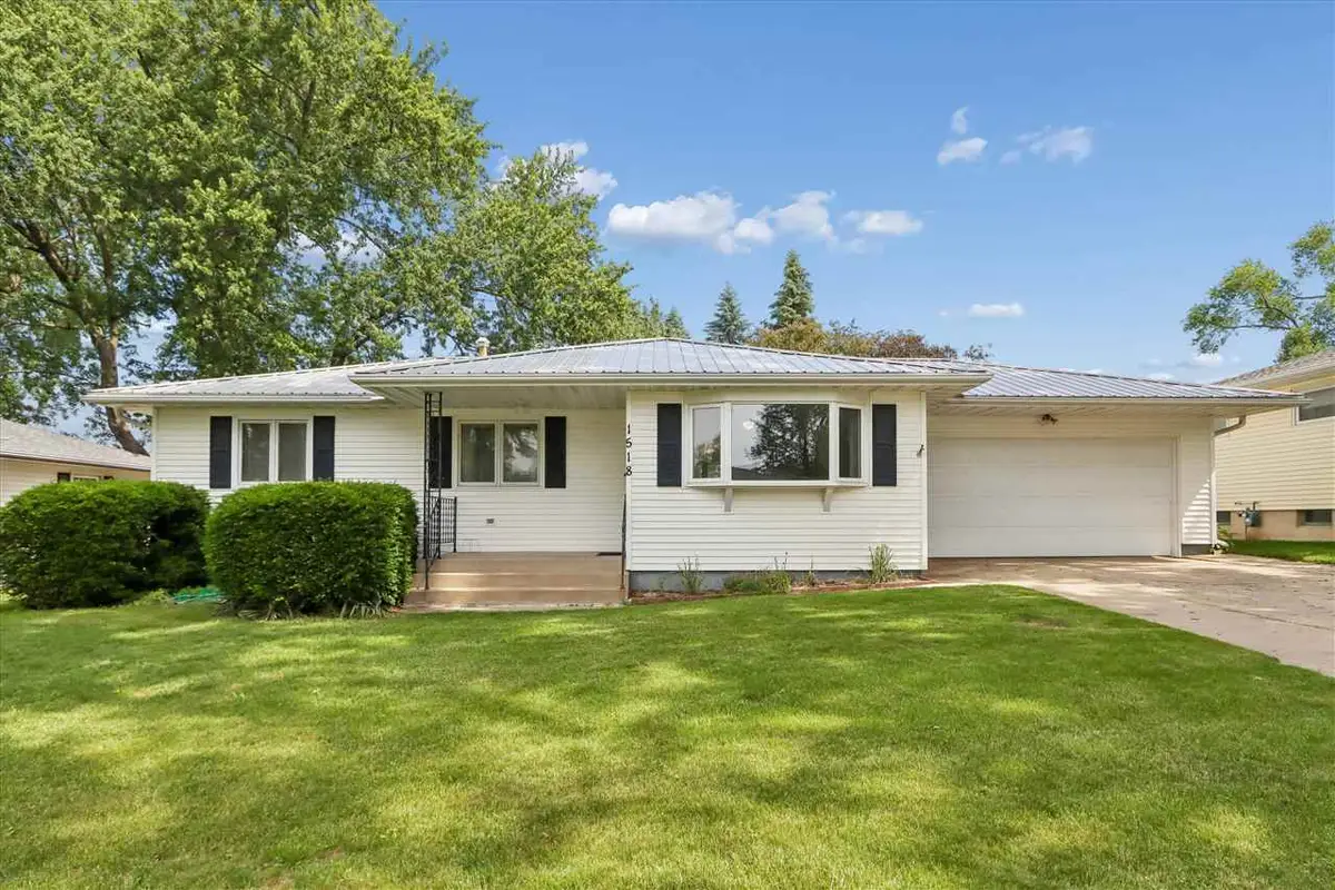 1518 Hollywood Blvd, Iowa City, IA 52240 - #1
