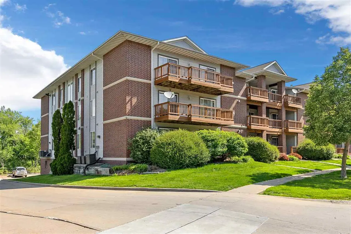 534 West Side Dr, Iowa City, IA 52246 - #1