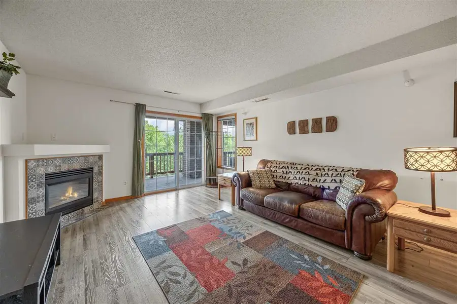 534 West Side Dr, Iowa City, IA 52246 - #2