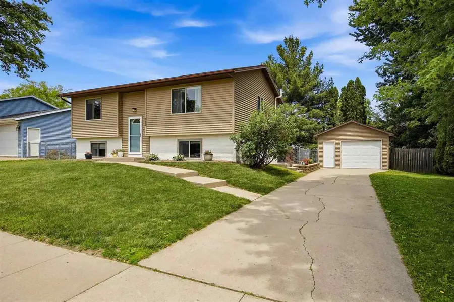 780 Prairie Ridge Rd, North Liberty, IA 52317 - #2