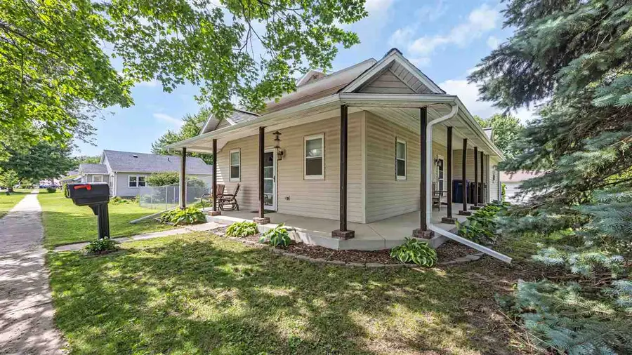 502 W 4th St, Tipton, IA 52772 - #2