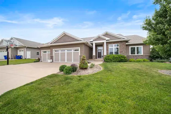 617 Majestic Oak Ridge, Solon, IA 52333